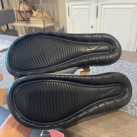 Nike Victori One Women's y2k Slides in black / silver metallic NWT size 8 - Picture 2 of 4